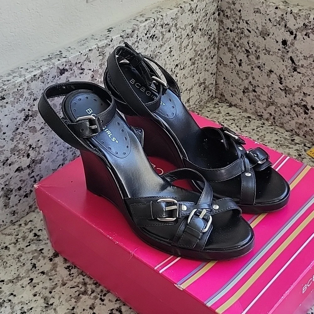 🔥🔥Special Free Offer!!🔥🔥BCBGirls wedge sandals